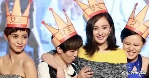 女星混娱乐圈有多难杨幂被当众摸大腿李沁惨遭咸猪手还要赔笑