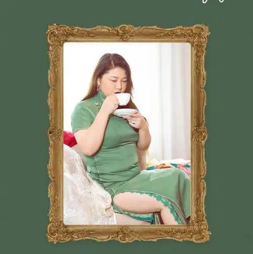 杨天真太放得开穿旗袍勒出2层游泳圈家里铂金包都堆成垃圾堆