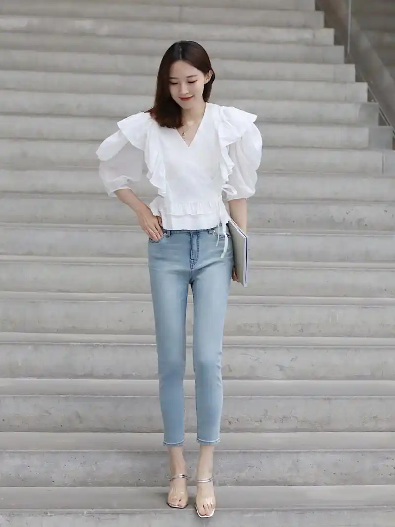 女神博主的夏季穿搭技巧碎花上衣搭配牛仔裤高级洋气显高显瘦