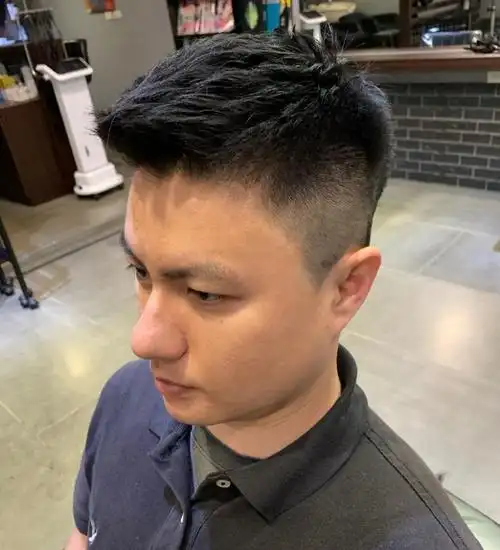 不如试试"飞机头"发型,帅气又有型