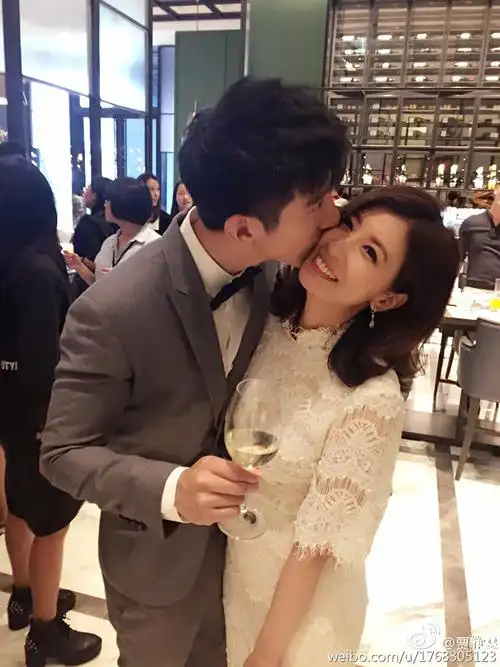 贾静雯改良复古白色蕾丝长款修身旗袍宴会聚会结婚礼服