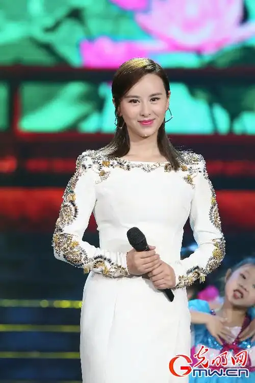 青年歌手王雅洁受邀参加央视音乐频道七一晚会录制