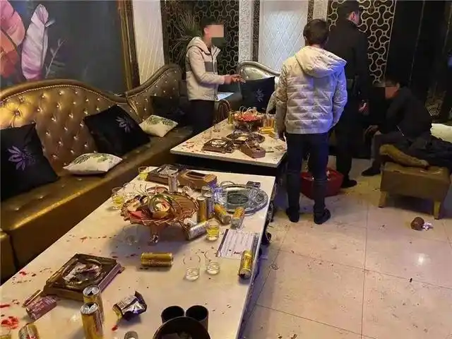 惹事!桂林这群人一言不合就打架,就连ktv都遭殃了
