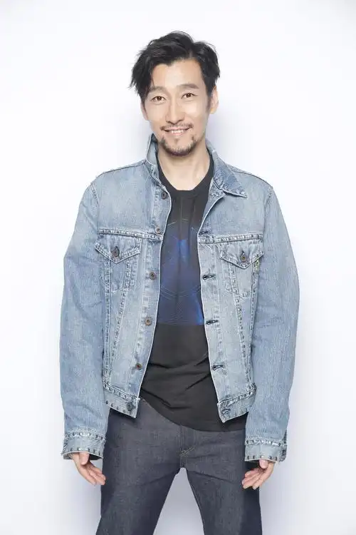 当满江出现在《谁是宝藏歌手》的舞台上,引发了很多观众的"回忆杀".