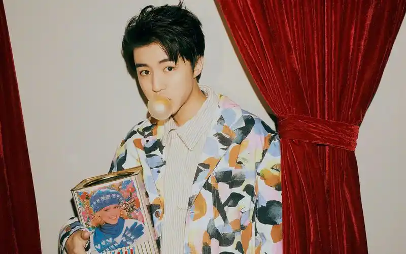 复古帅气王俊凯壁纸_帅气迷人的王俊凯