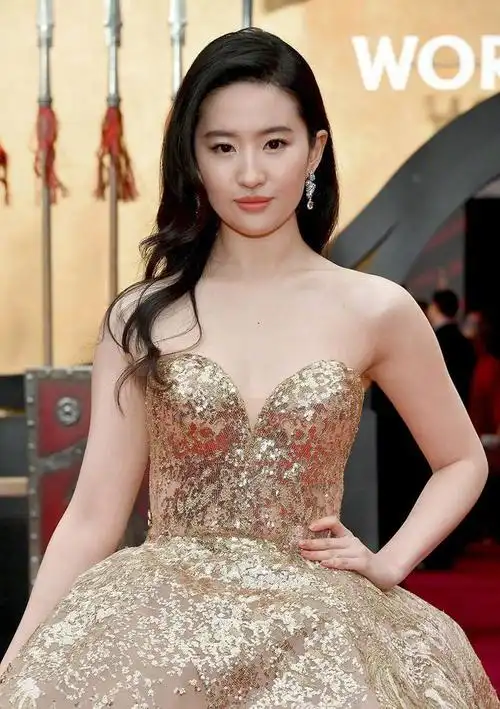 刘亦菲真给国人长脸穿凤凰裙大秀东方魅力奢华造型美翻了