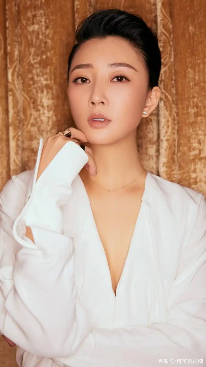 殷桃高清写真图集,知性优雅,展现淋漓尽致女人味