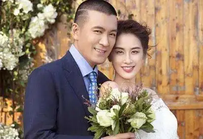 杨子与前妻之女晒美照2岁定居海外屡获大奖哈佛进修被赞低调