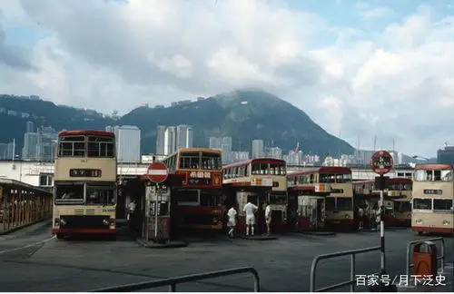 有出租车有地铁,80年代的香港交通,繁华得很