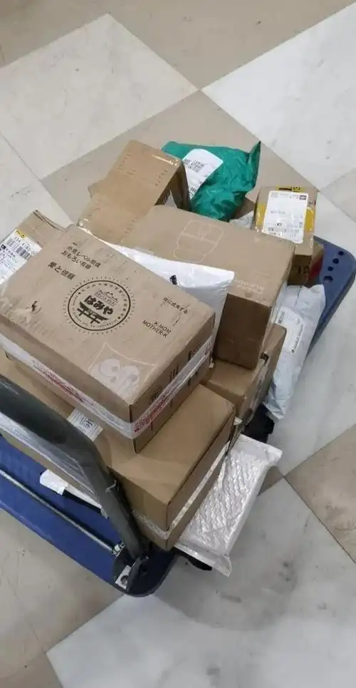 目测有20多个包裹▼今天,杭州一妈妈晒出自己拿到的快递,她说,快递