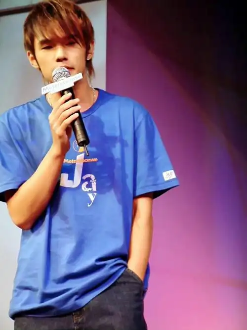 周杰伦高颜值老照片,铁粉们爱吗!__财经头条