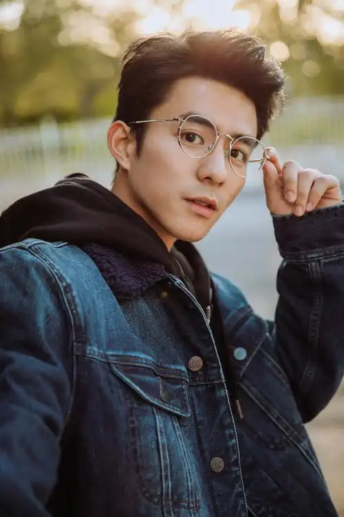 张植绿牛仔休闲风帅气高清图片,明星,帅气,演员,帅哥,大陆男明星,帅哥