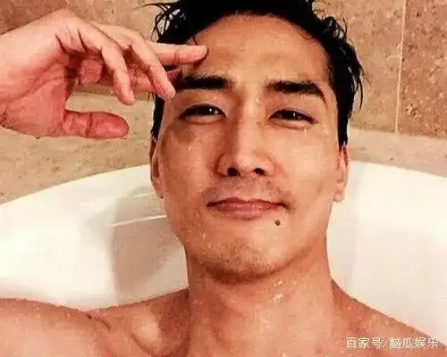 宋承宪素颜照曝光,网友:刘亦菲对他是真爱啊!