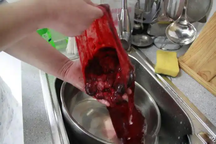 【引用】胆小慎入:吃自己血淋淋的胎盘(图)