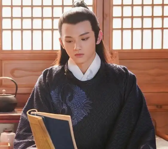 还不是很认识,并且《少爷与我的罗曼史》也是他的第一部影视作品