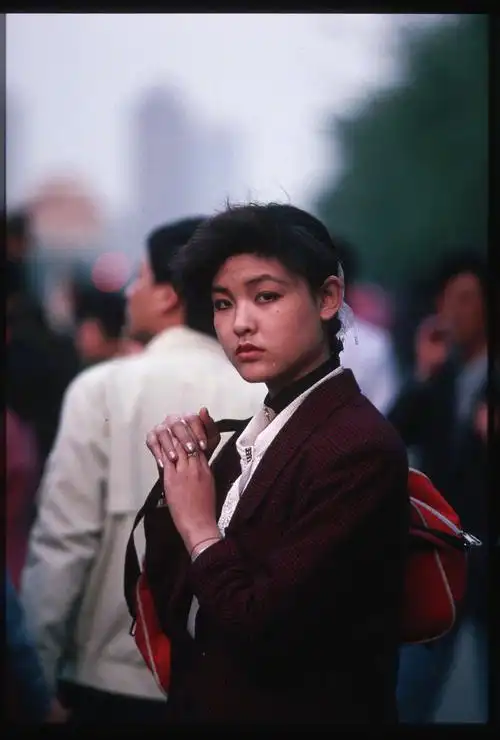 20世纪90年代的中国女性.| 马格南摄影师 peter turnley