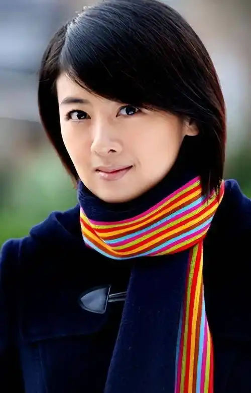 演员小李琳:凭"杜冰雁"一炮走红,二婚嫁给"凌侍卫",她赌对了!