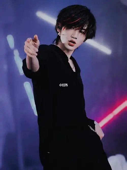 时代少年团宋亚轩  超喜欢破风的造型