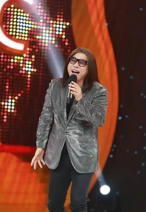 郭峰为什么留长发戴眼镜,郭峰不带眼镜什么样?_hapame_个性化_形象