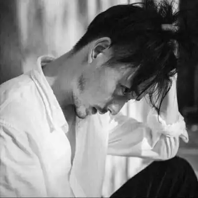 成熟男生头像图片真人