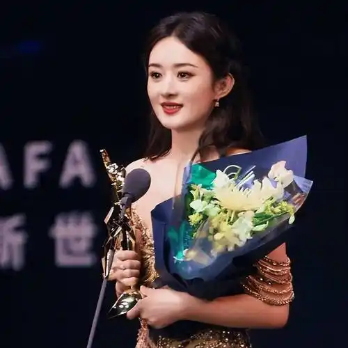 赵丽颖带儿子逛动物园,罕晒母子合照秀幸福,5岁想想身高优越