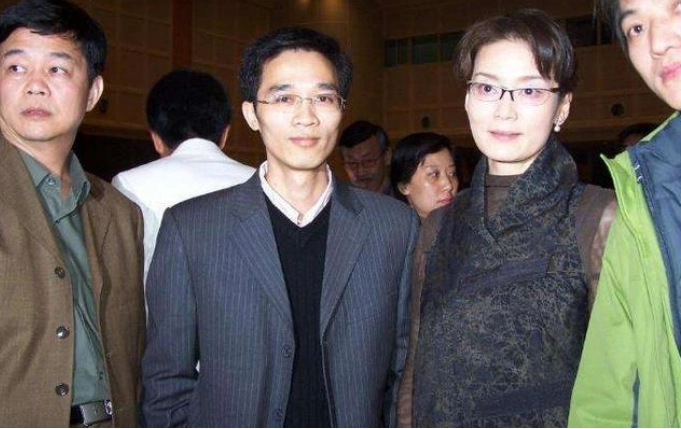 他是潘虹的前夫,离婚后与比小21岁的王小丫相爱!