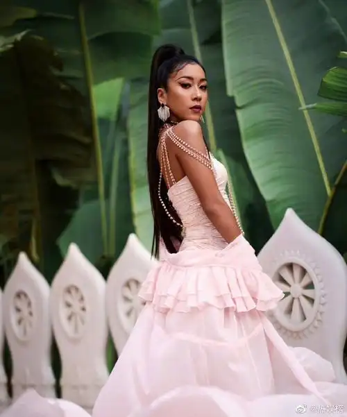 吉克隽逸最后一秒赶上了飞机##吉克隽逸刘海跑劈叉了