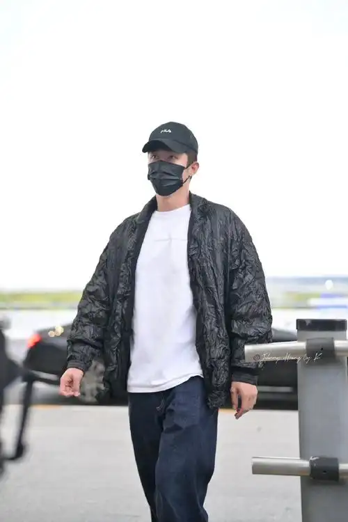 #黄景瑜穿垃圾袋拎塑料袋#