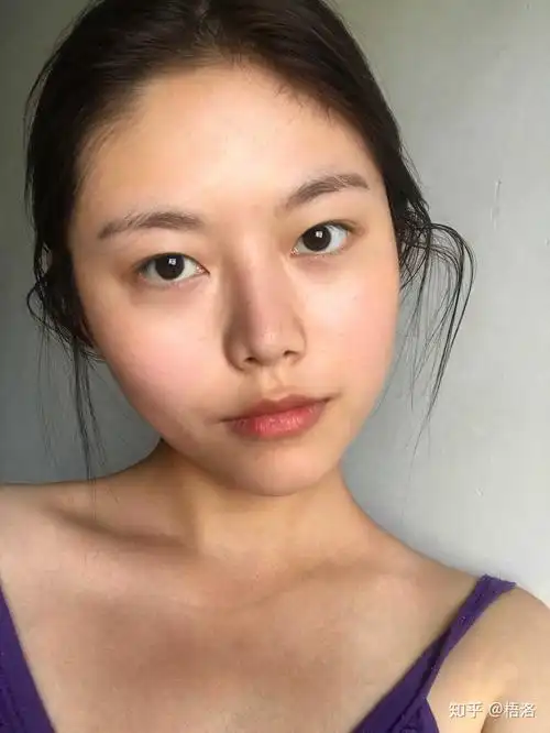 怎么看待发相机自拍原图的女生?