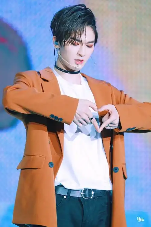 林彦俊 朱正廷 王子异 小鬼王琳凯 尤长靖他们的花式比心