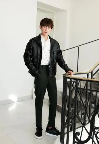 王源tfboys成员全身照霸气