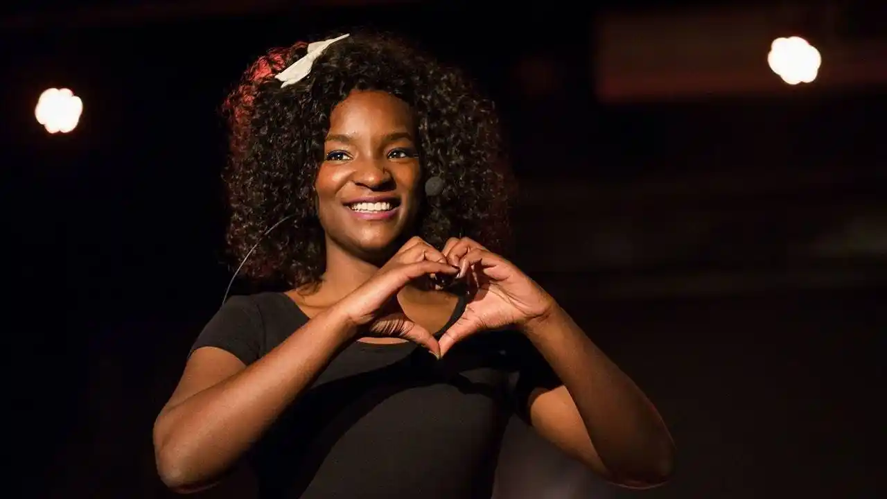 被观众投诉"太黑只能看到衣服",比利时黑人女主播控诉种族歧视