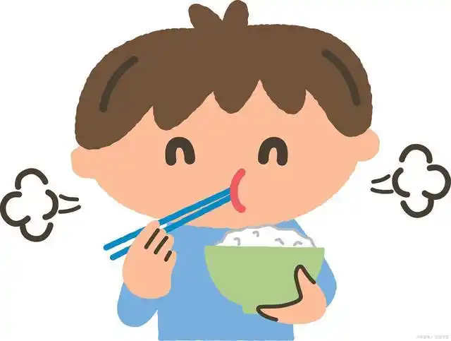 有个小男孩名叫小明,他一直都用勺子吃饭.