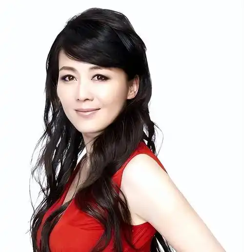 李琳:被前夫一巴掌扇到离婚,二婚嫁世界冠军,今生活幸福滋润_表演