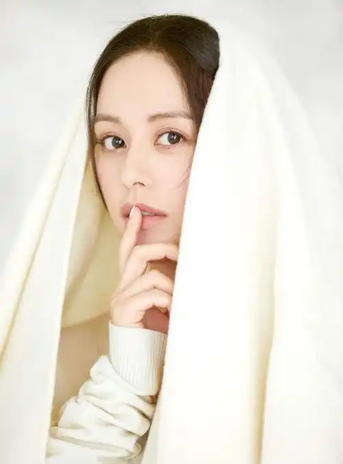 王力可清纯写真曝光《天堂的张望》获"红枫叶奖"最佳女配角