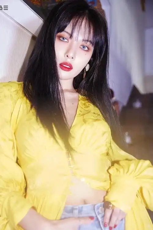 金泫雅任ck内衣大使,彰显玲珑有致好身材,私服性感而又高级