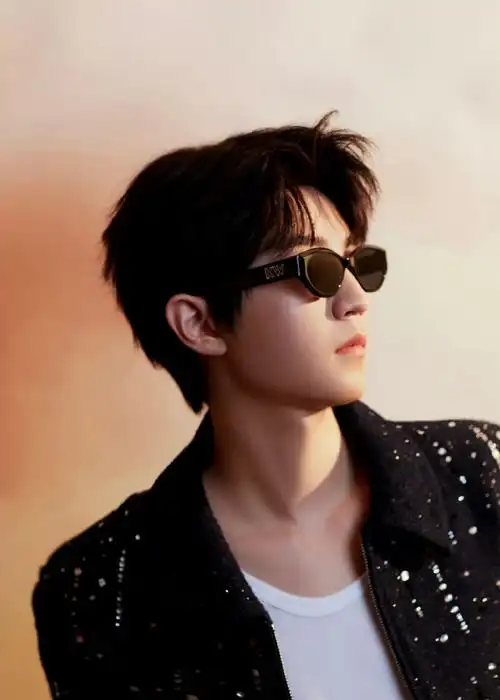 王俊凯闪钻夹克##王俊凯好闪