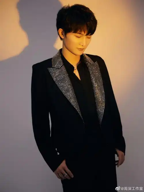 周深超话#周深新歌以无旁骛之吻#[2021.11.