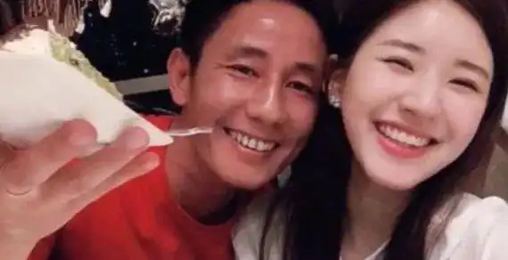 他是赵露思爸爸颜值超高做企业家把女儿捧成女一号被喜欢