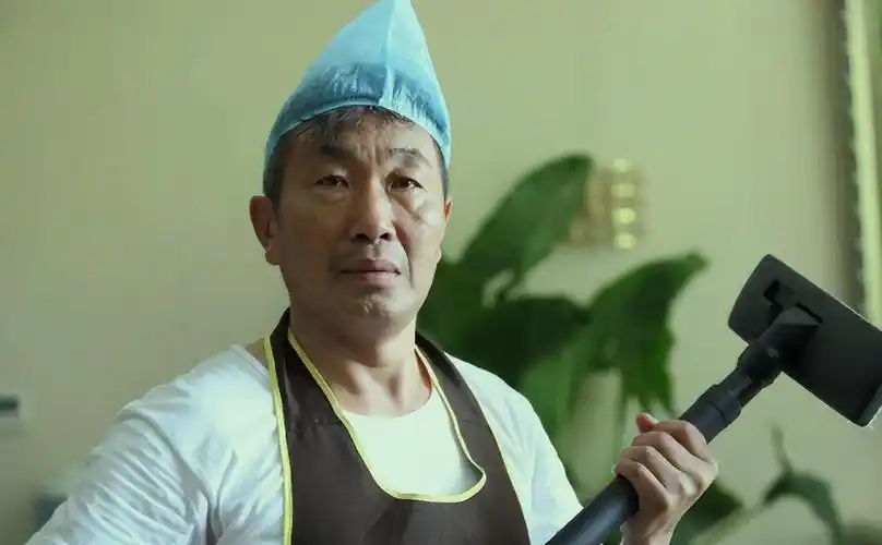 演员杜源:4岁认识妻子,结婚41年无绯闻,如今女儿成了他的骄傲