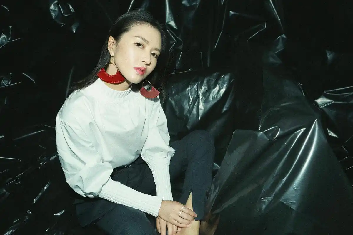 谭维维跨界歌王献唱真心英雄引全场合唱孙杨落泪