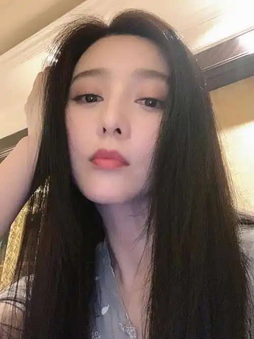 范冰冰戴墨镜的自拍生活照(范冰冰晒自拍照与粉丝互动)(6)