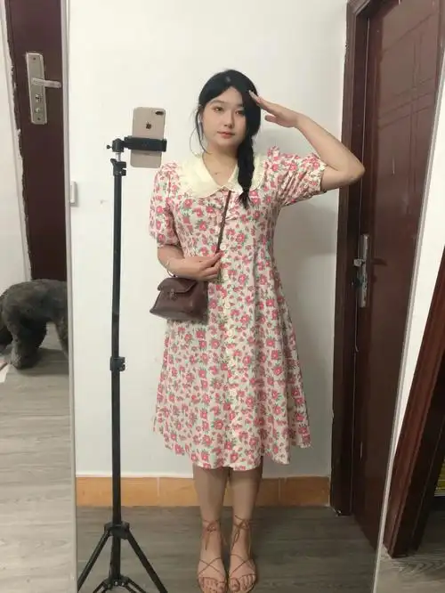 嗨大家好这里是喜欢分享穿搭的毛茸茸身高168cm 体重75kg96型身材