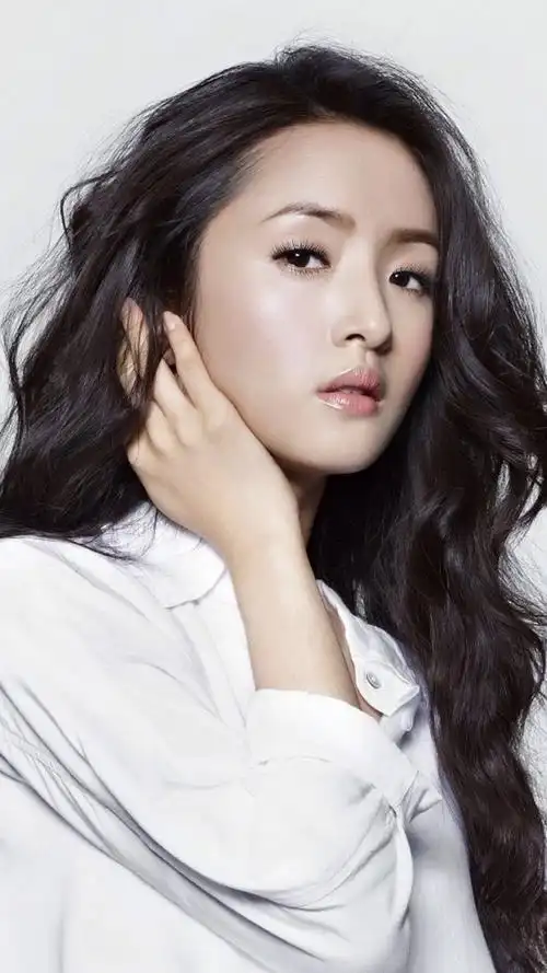 现在的林依晨真是越来越美了,35岁比20岁更漂亮!