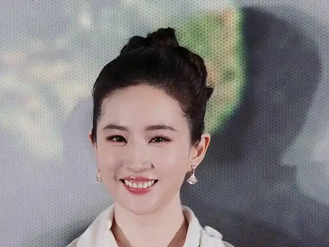 刘亦菲 谁能抵挡茜茜公主这笑容啊?美丽大方可爱的公主大人您太甜啦