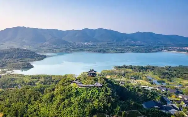 宜兴市阳羡生态旅游度假区今天(24日)来沪推介,带来"阳羡茶之旅""亲子