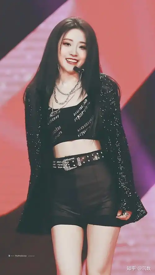 喻言:她是酒神与日神的一体两面