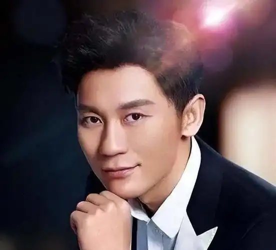 "亿万身家"李晨:6任女友各个美若天仙,坐拥北京9亿四合院