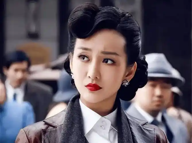 童年被遗弃在邻居家,又因夜光剧本大受影响,但王鸥打了翻身仗!