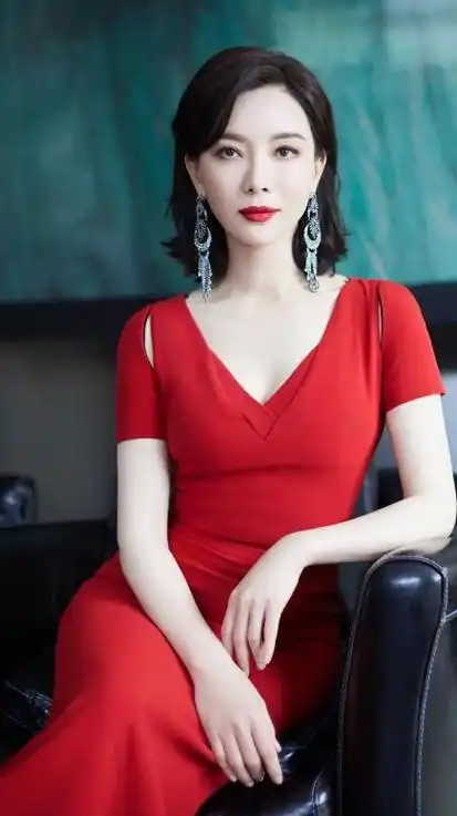 从她的演艺生涯到个人感情,都充满了传奇和故事.